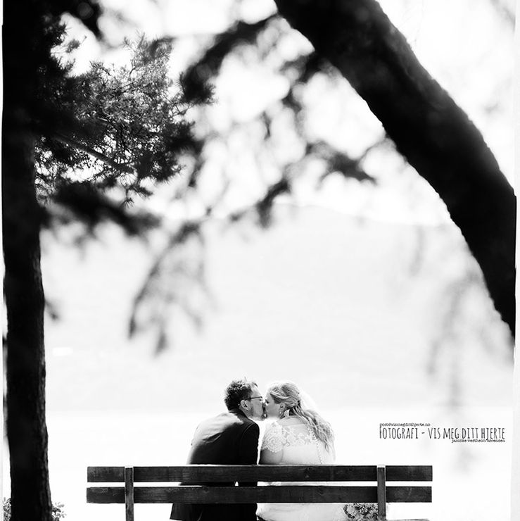 Brudepar på benken